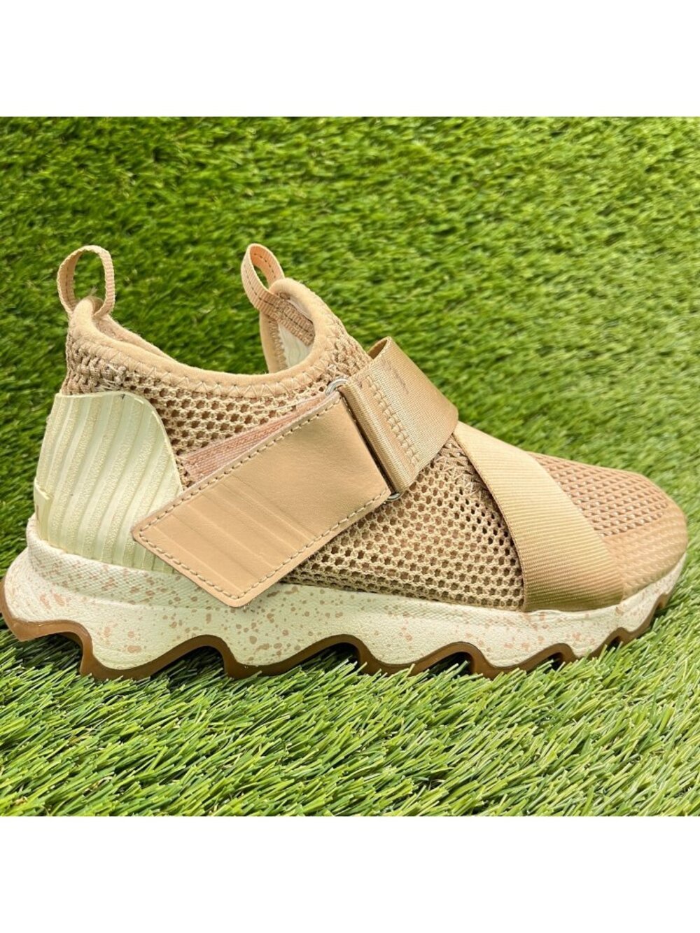 Sorel Kinetic Sneak Womens Size 6.5 Tan Beige Athletic Slip-On Shoes Sneakers